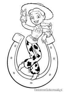 Postać Jessie z Toy Story z charakterystyczną podkową w dłoni, z szeryfską gwiazdką na ubraniu, z podkową w dłoni, z uniesionym kciukiem, z uśmiechem na twarzy