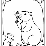 Kapibara trzyma w łapkach grona winogron, wiewiórka siedzi na ziemi i patrzy na nią. W tle drzewa i trawa